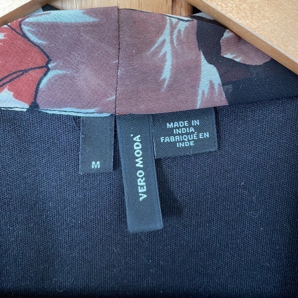 Vero Moda Floral Wrap Style Blouse size medium - Picture 2 of 4